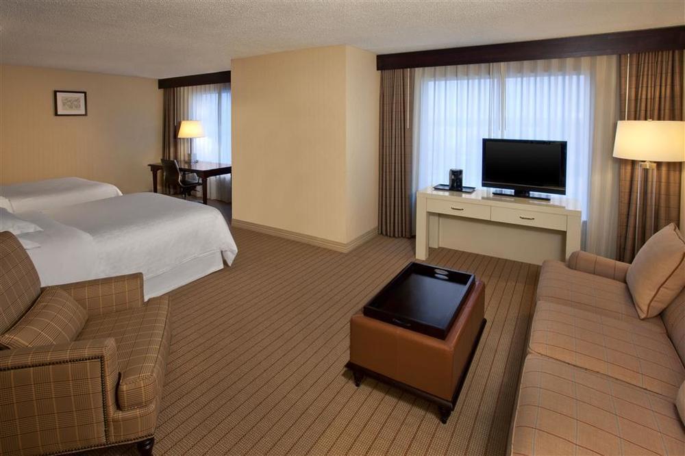 Sheraton Louisville Riverside Hotel Jeffersonville Room photo